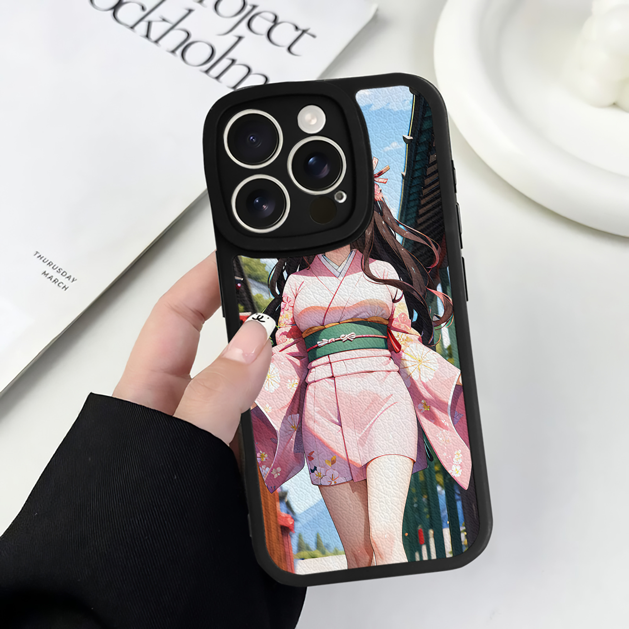 （画像用） 鬼滅の刃（きめつのやいば）竈門 禰󠄀豆子／かまど ねずこ Kamado Nezuko 【iPhone 16シリーズ対応】シリコンスマホケース（レザー調） 材質：シリコン
